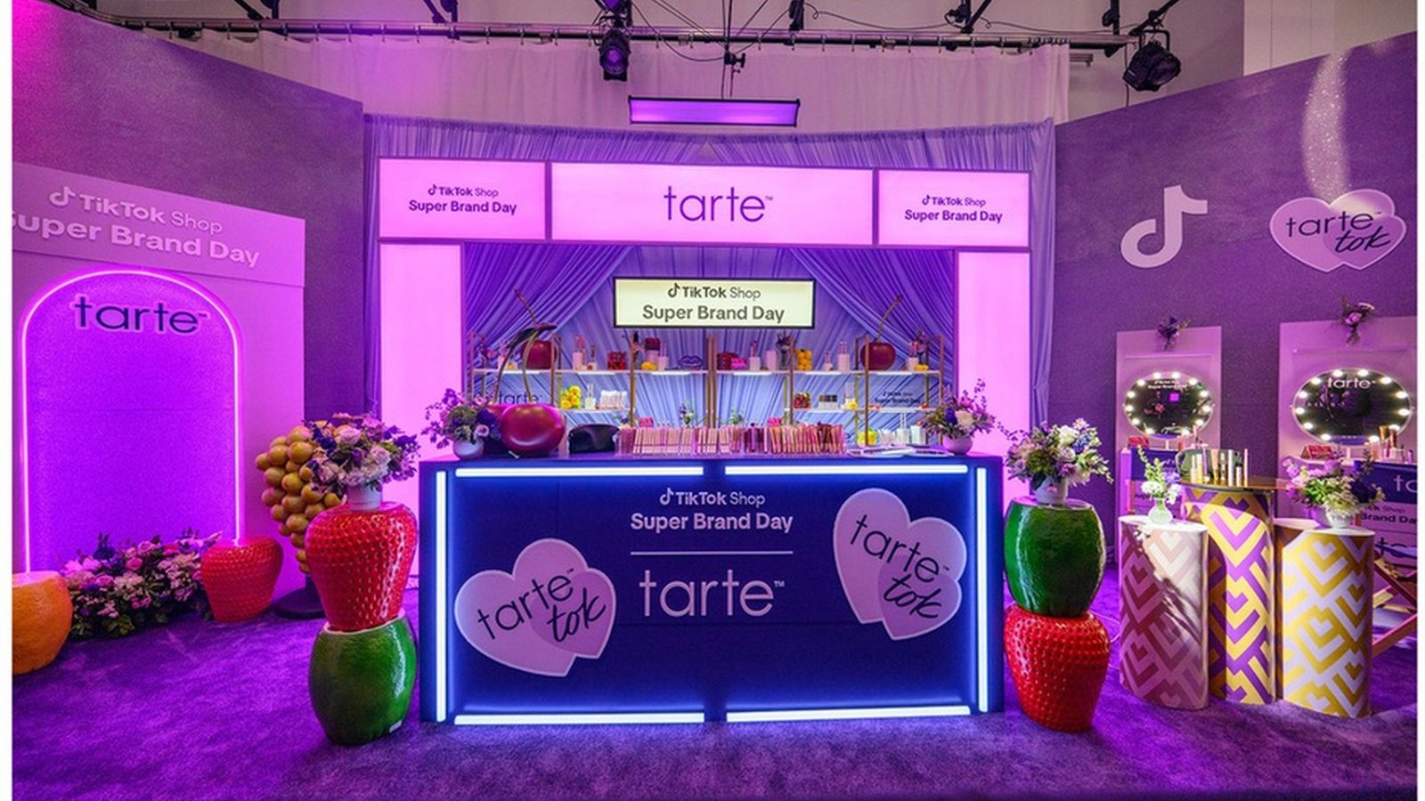 Set de TikTok Shop Super Brand Day montado para transmitir en vivo